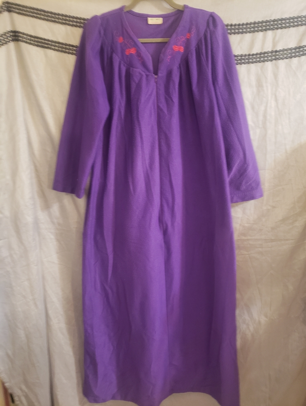 Perfectly Cozy Vintage Purple Kelly Reed Floral Embroidered Fleece Robe Small*